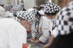 女生学烘焙要多久?