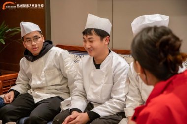 �ഺ׷���ˣ����ĳ�ʦ·Խ��Խ�ᶨ