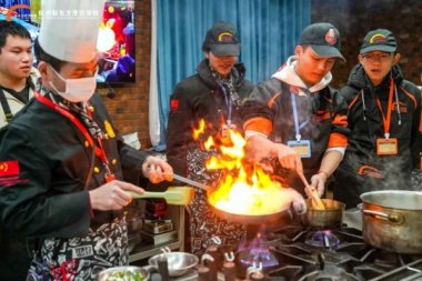 �����Һ�ְУ��05��10�������ѧУ�����������У԰��һվʽ����