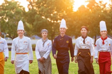 《每道光》闪耀春晚!技能成才正当其时,杭州新东方助你点亮人生