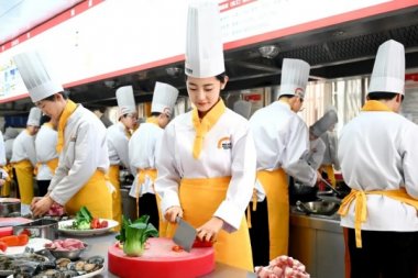 05后女孩春节做私厨月入4.5万,餐饮创富新赛道普通人也能抓住!